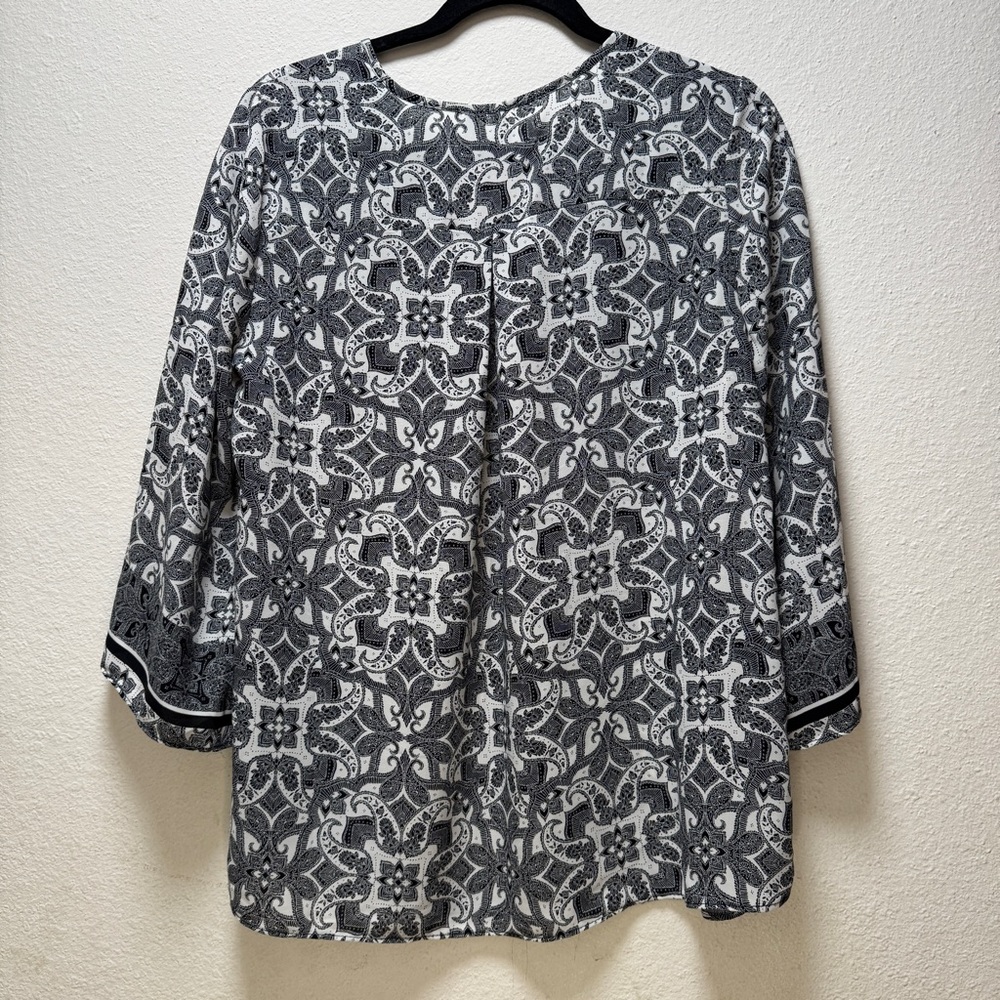 Cato Black and White Graphic Boxy Blouse with Mandarin Collar - Picture 2 of 7